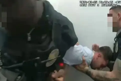 A frame of the video taken by the bodycam and published by the National Newspaper