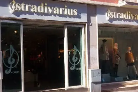 Un negozio Stradivarius a Cagliari (foto Google Maps)