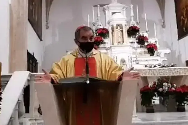 Il cardinal Becciu durante la celebrazione (foto da frame video)