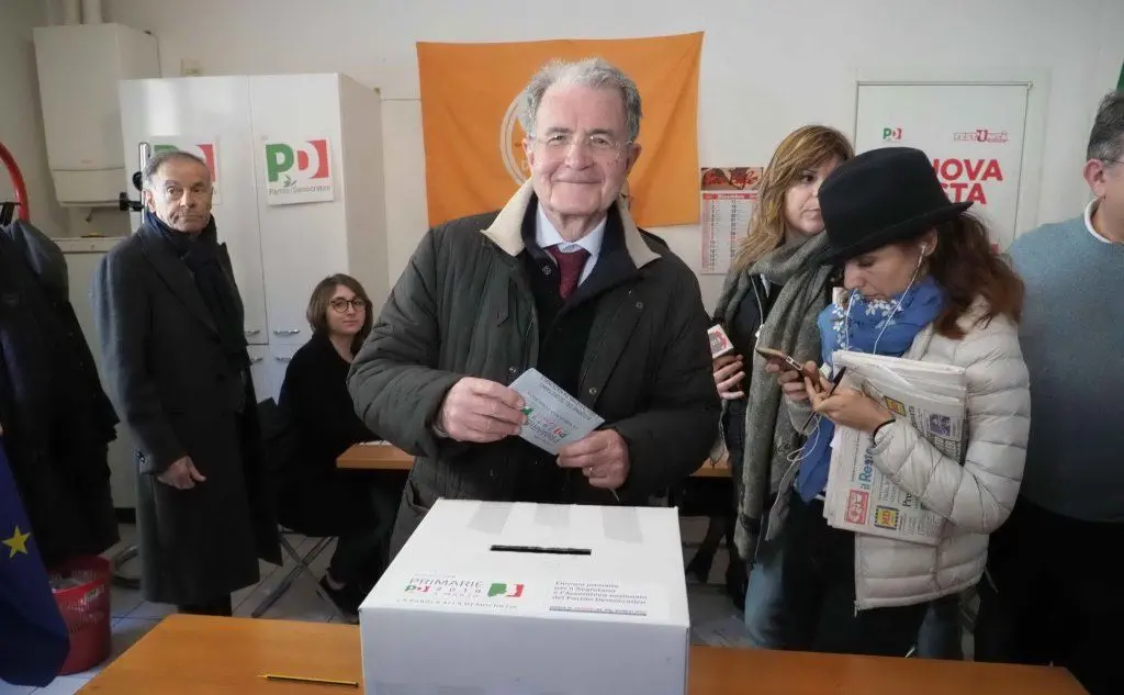 Prodi al voto a Bologna (Ansa)