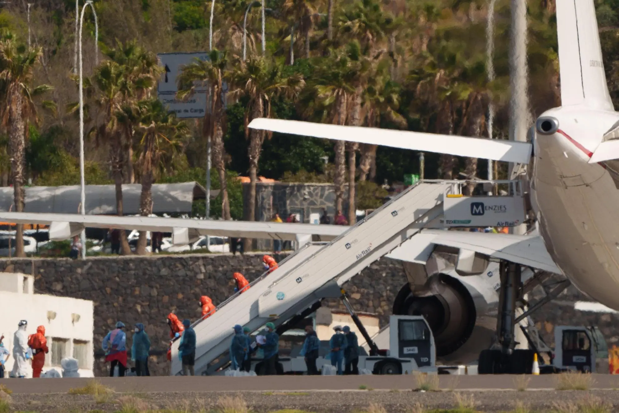 epa12945012 Spanish passengers who were aboard the cruise ship MV Hondius, which suffered a hantavirus outbreak during its crossing of the South Atlantic, have boarded a Spanish Air Force plane at Tenerife South Airport, Spain, 10 May 2026, and will be flown to Madrid, where they will begin quarantine at Gomez Ulla Military Hospital. EPA/Ramon de la Rocha