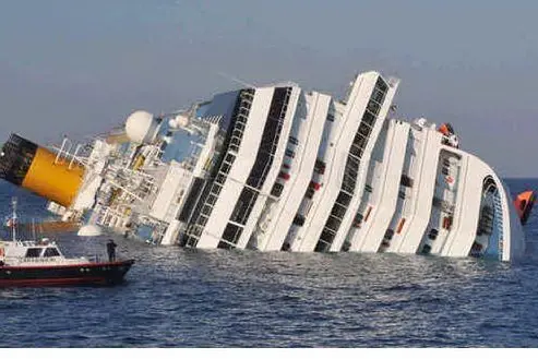 La Costa Concordia dopo il naufragio