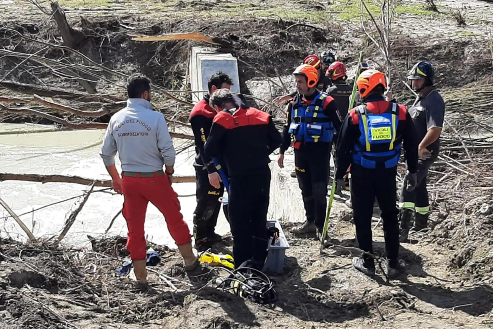 Un momento delle operazioni di ricerca di Mattia, 8 anni, e Brunella Chiù, di 56 anni, dispersi dopo l'ondata di maltempo della notte tra il 15 e il 16 settembre, Ancona, 20 Settembre 2022. ANSA/DANIELE CAROTTI