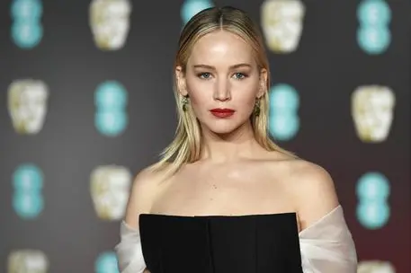 epa06540482 US actress Jennifer Lawrence arrives to the 71th annual British Academy Film Awards at the Royal Albert Hall in London, Britain, 18 February 2017. The ceremony is hosted by the British Academy of Film and Television Arts (BAFTA). EPA/NEIL HALL
