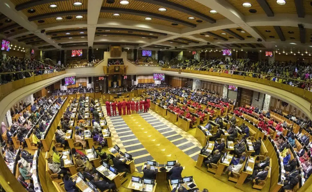 Il Parlamento in cui avviene l'omicidio