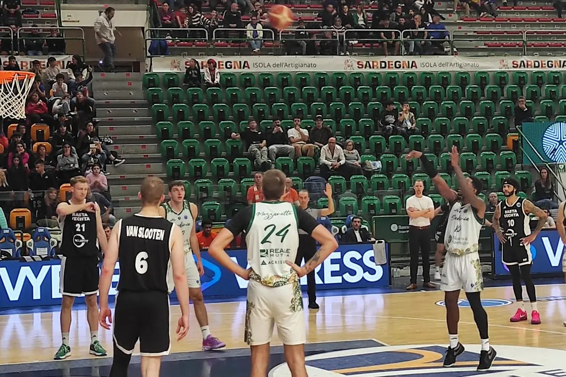 Vittoria della Dinamo costruita anche con la precisione dalla lunetta (foto G. Marras)