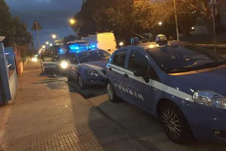Volanti a Cagliari (Ansa)