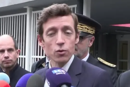 Francia, ministro Istruzione visita liceo e annuncia 3.000 supplenti