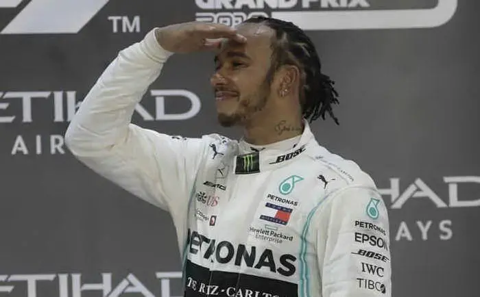 Lewis Hamilton domina il Mondiale di Formula 1: per lui settimo titolo, come Schumy