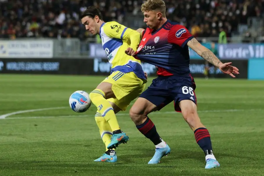 Lovato contro Vlahovic (Ansa)