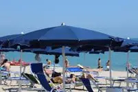 Bagnanti al mare (foto archivio Unione Sarda)