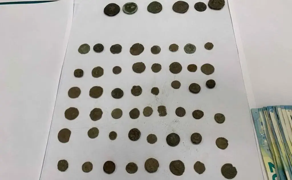 Le monete (foto carabinieri)