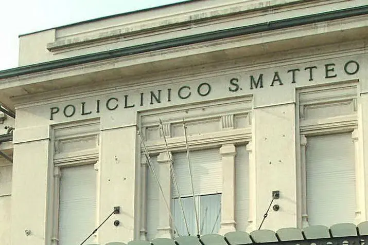 La facciata del Policlinico San Matteo di Pavia (Ansa)