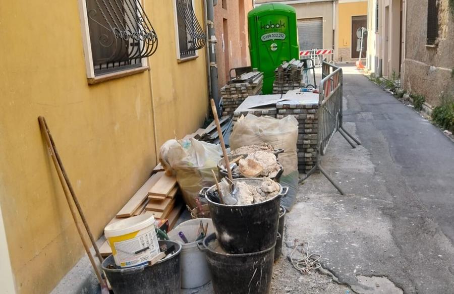 «Via bloccata da due mesi per il cantiere»