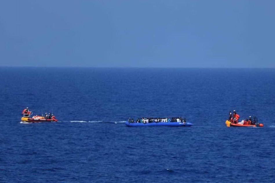 Migranti, su due navi delle ong 400 persone in attesa di un porto sicuro