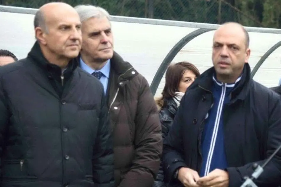 Da sinistra il Capo della Polizia Alessandro Pansa e il ministro dell'Interno Angelino Alfano