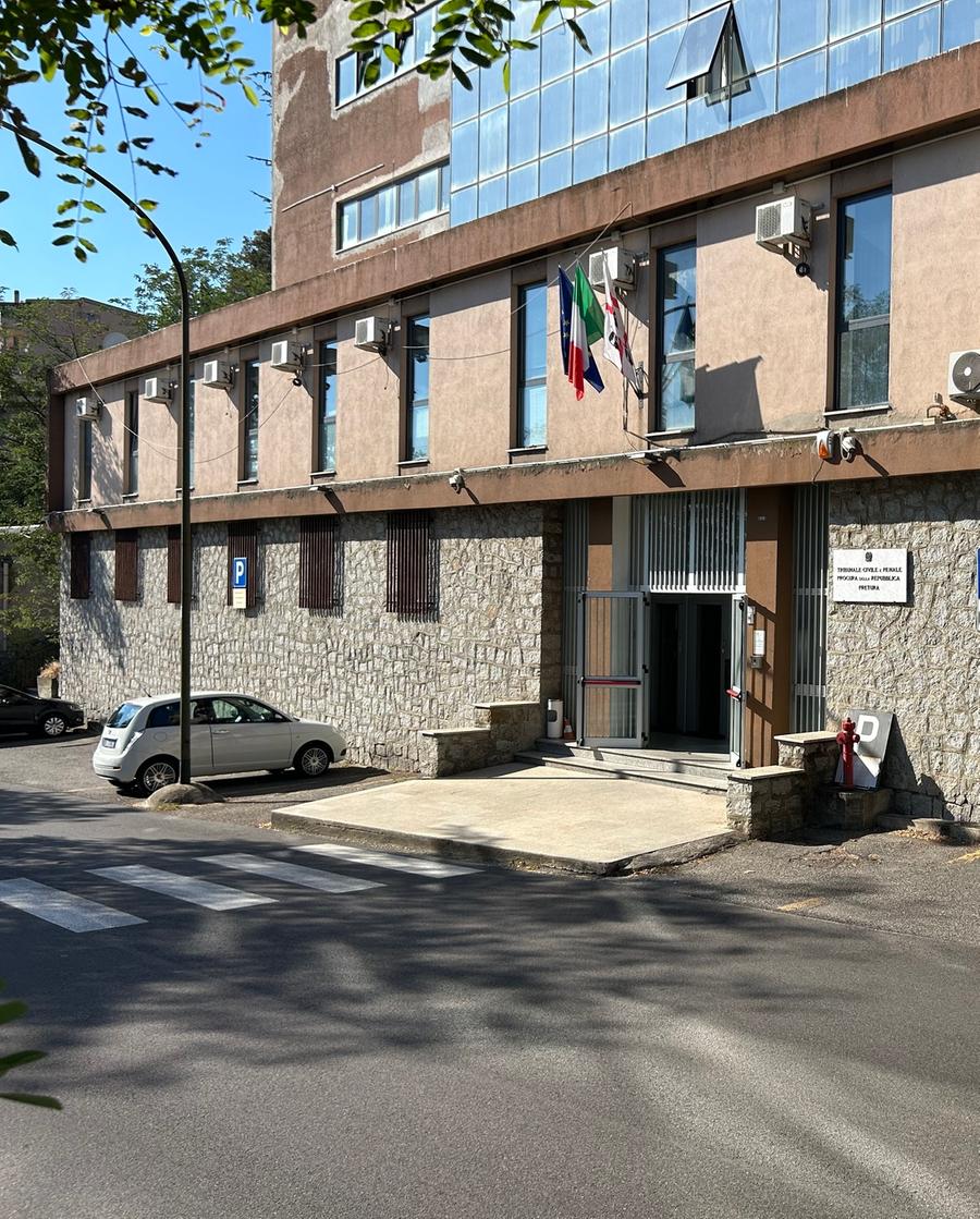 Venti di chiusura sul piccolo Tribunale, scoppia la polemica