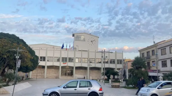 https://immagini.unionesarda.it/version/c:YzMyZWI1ODQtZTI3Yi00:MjI4OTIxM2EtNzQ4Mi00/image.webp?f=16:9
