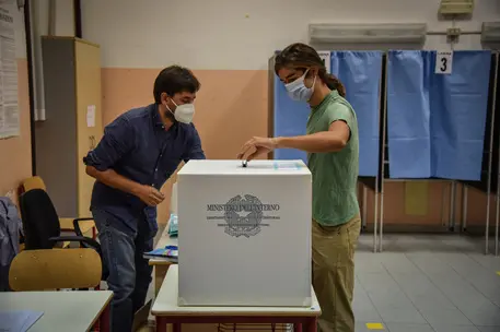 Un seggio elettorale (Ansa)