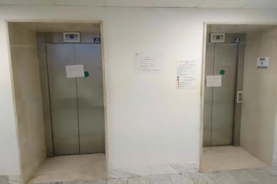 Gli ascensori fuori uso