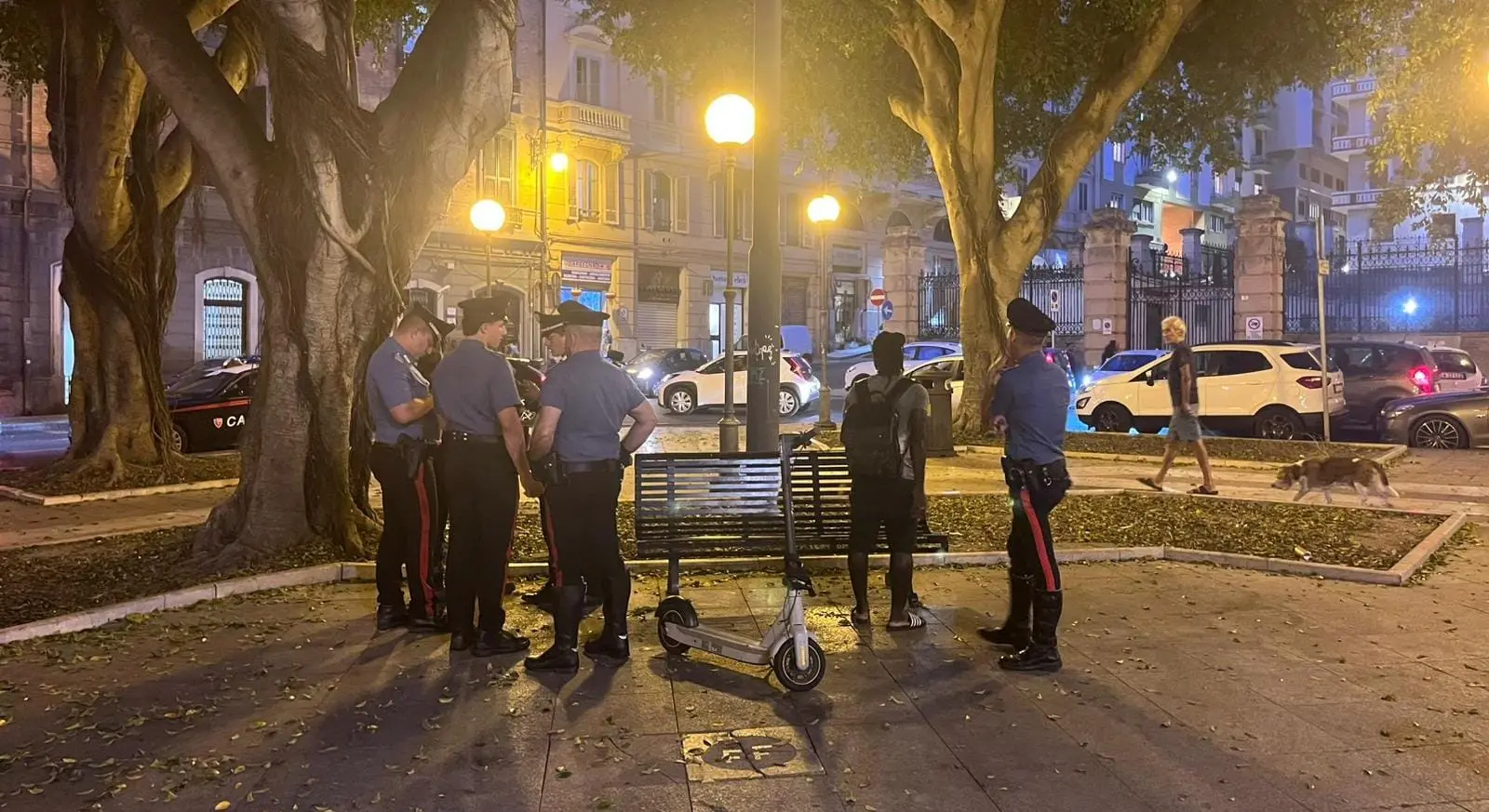 I controlli dei carabinieri in piazza del Carmine