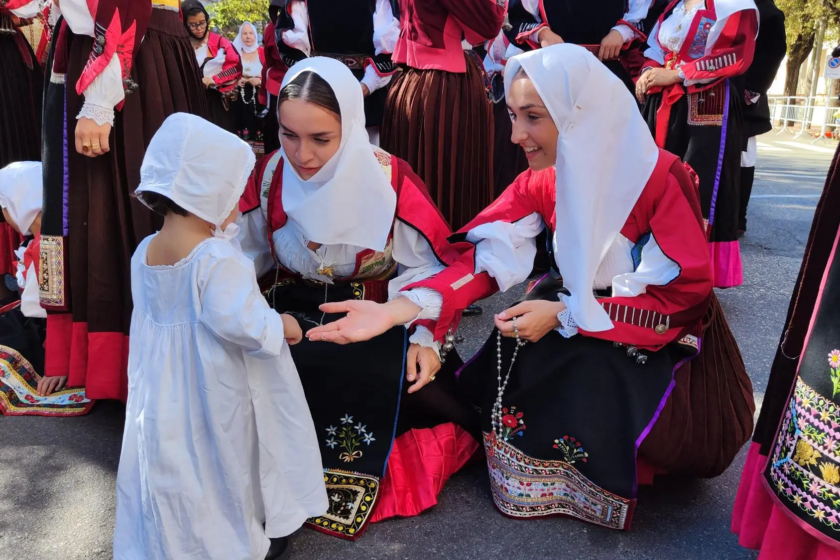 Colori e musica a Nuoro per la tradizionale sfilata in abiti tradizionali della Festa del Redentore. Presenti 50 gruppi da tutta la Sardegna. Le immagini. Gianfranco Locci