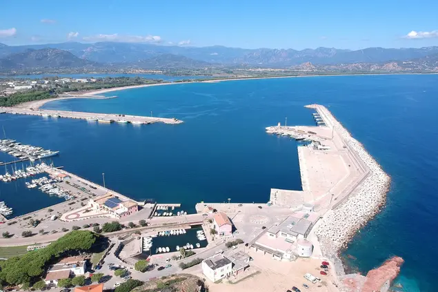 Una veduta aerea del porto di Arbatax
