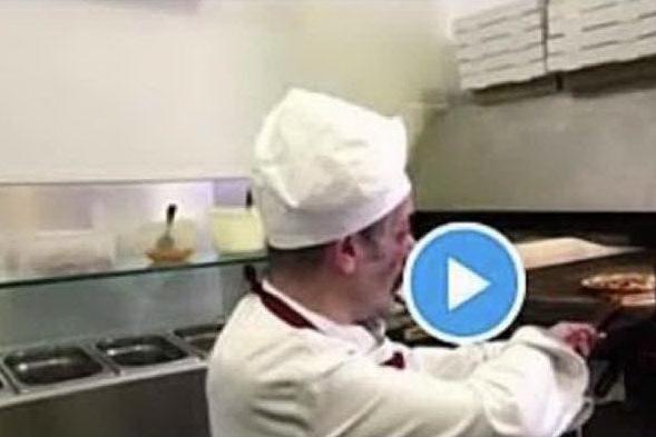 &quot;Pizza al virus&quot;, Canal+ si scusa: &quot;Video di cattivo gusto&quot; VIDEO