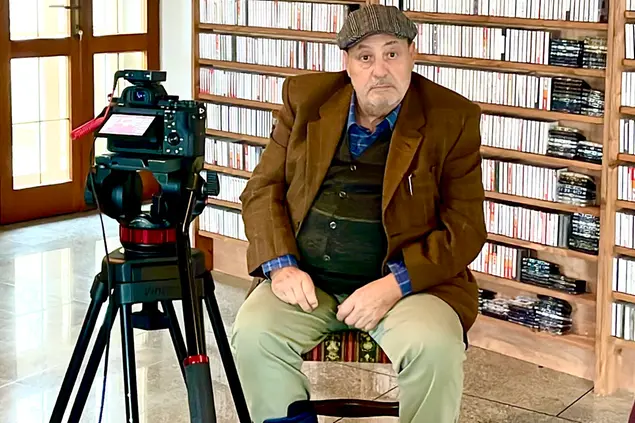 Salvatore Monni con la sua straordinaria collezione (foto Andrea Serreli)