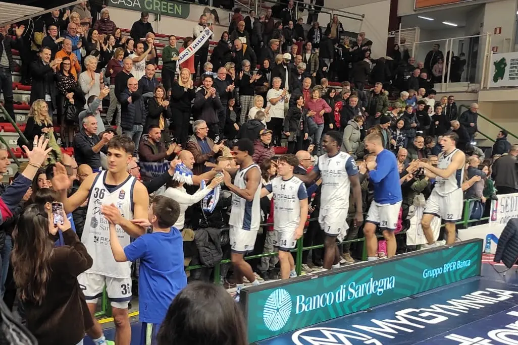 Il giro della vittoria su Trapani al palaSerradimigni (foto G. Marras)