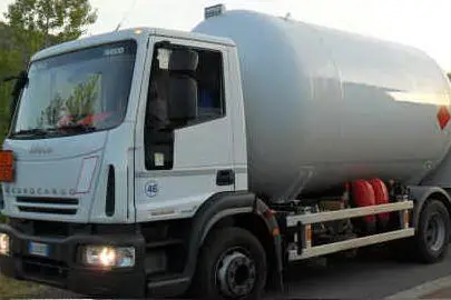 Un mezzo per il rifornimento di carburante