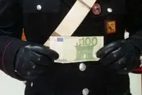 Una banconota da 100 euro falsificata