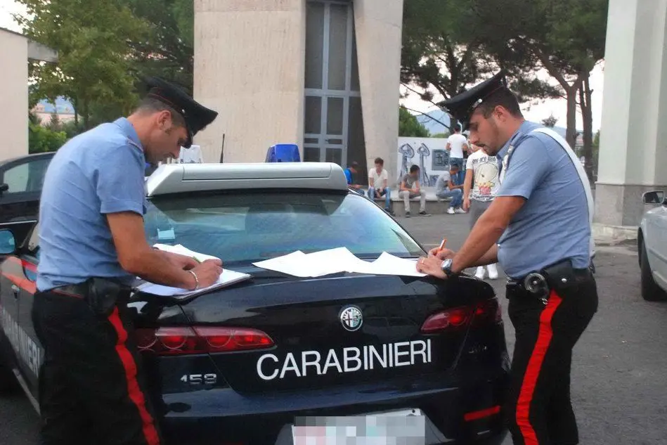 Una foto simbolo di un posto di blocco dei carabinieri