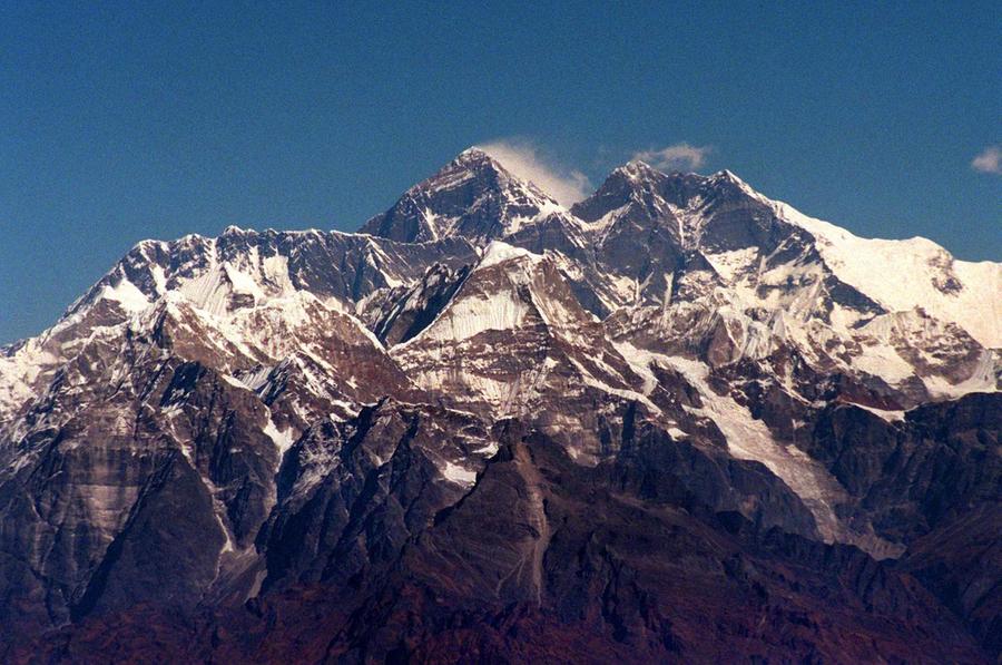 Everest, escursionisti drogati dalle guide e costretti a tornare in elicottero
