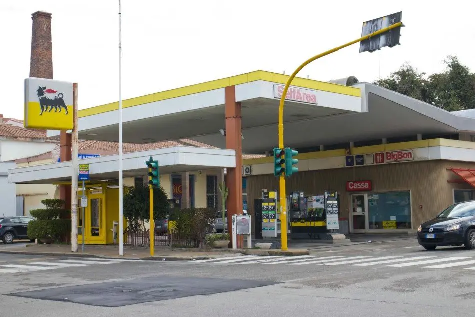 Un impianto di carburante a Carbonia
