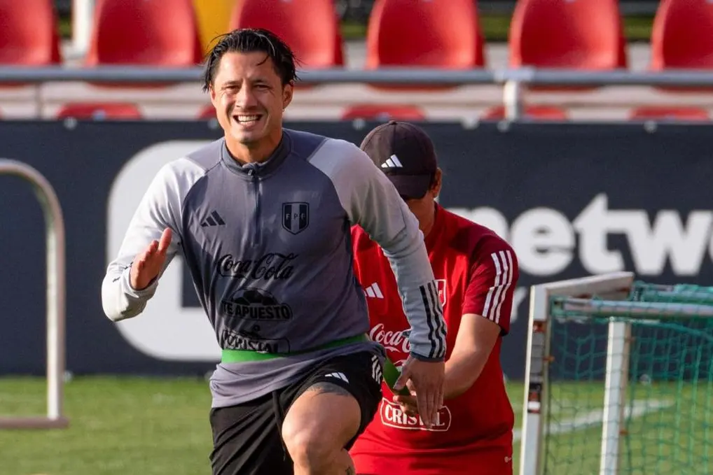 Gianluca Lapadula during today's training with Peru (Ansa)