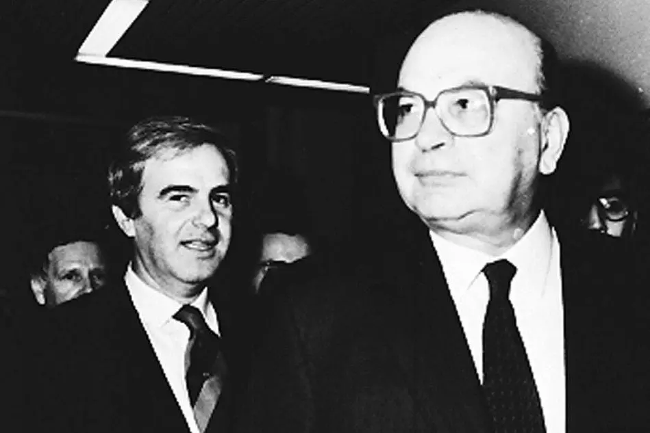 #AccaddeOggi: 17 febbraio 1992, arrestato Mario Chiesa (a sinistra nella foto con Bettino Craxi), inizia l'inchiesta "Mani Pulite"