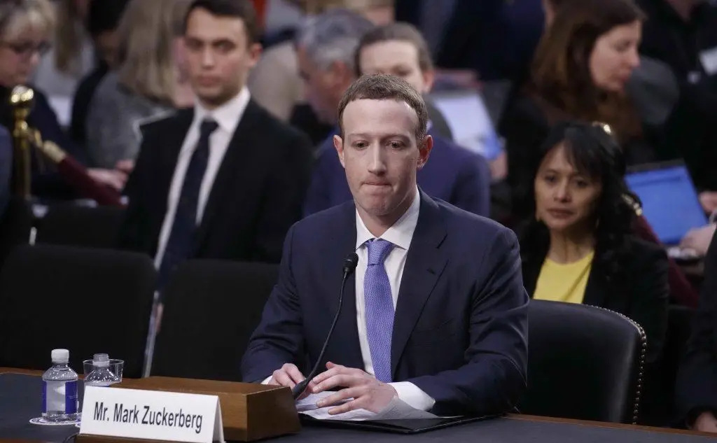 Zuckerberg durante l'interrogatorio (Ansa)