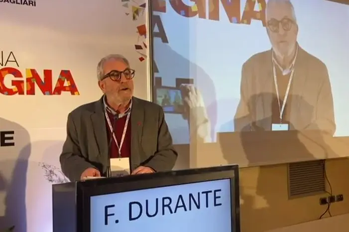 Fausto Durante nel suo intervento a Cagliari (fermo immagine)