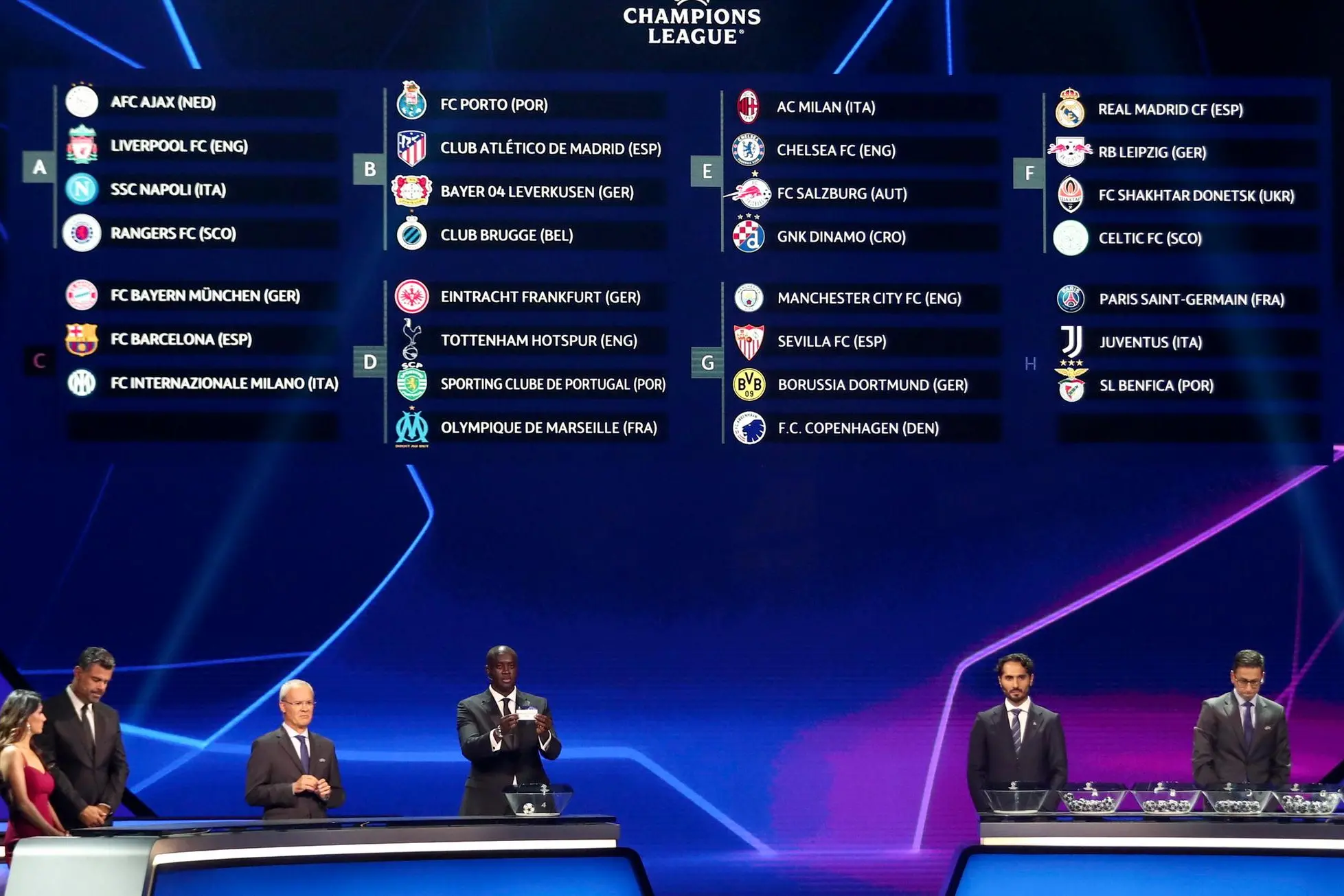 epa10138253 The groups are shown on an electronic panel during the UEFA Champions League group stage draw 2022/23 in Istanbul, Turkey, 25 August 2022. EPA/SEDAT SUNA