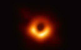 La prima immagine del buco nero (foto )