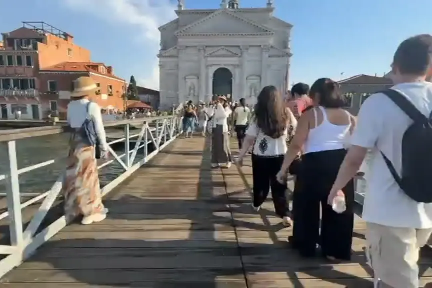 Venezia, in timelapse sul ponte del Redentore
