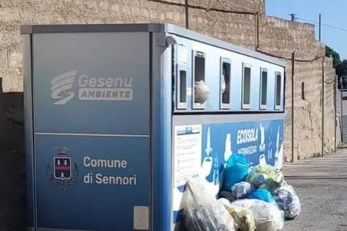 Ecoisola a Sennori con rifiuti e degrado (foto concessa)