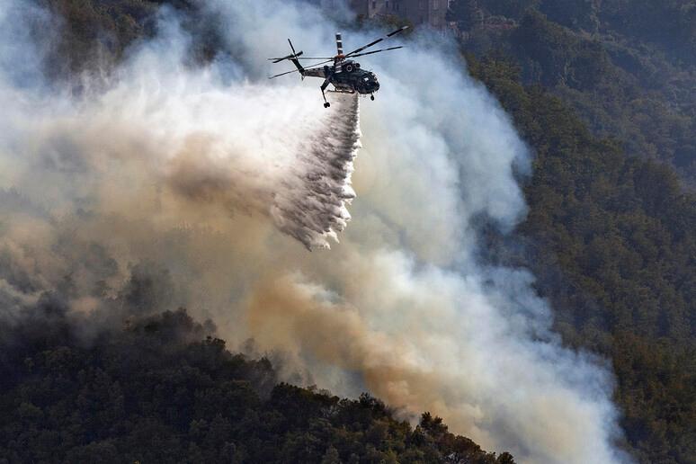 Allarme incendio nelle campagne di Serramanna: case minaccia