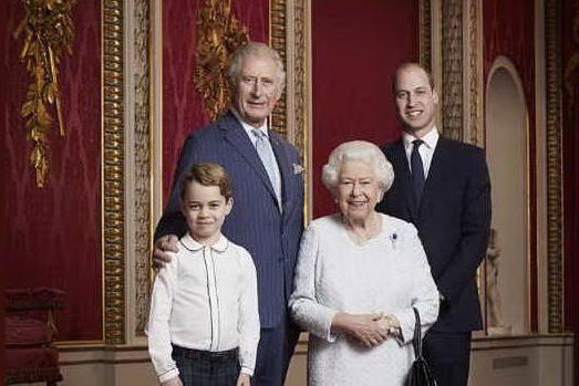 Elisabetta e i suoi tre eredi, la foto per inaugurare il nuovo decennio