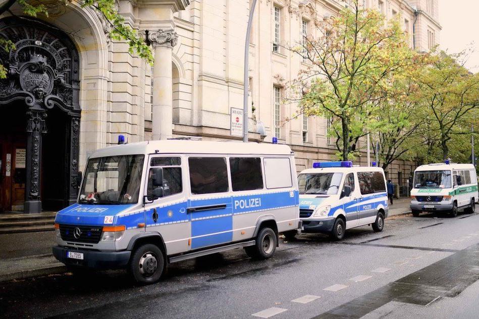 Germania, spari in sinagoga: vittime. Un arresto, due persone in fuga VIDEO