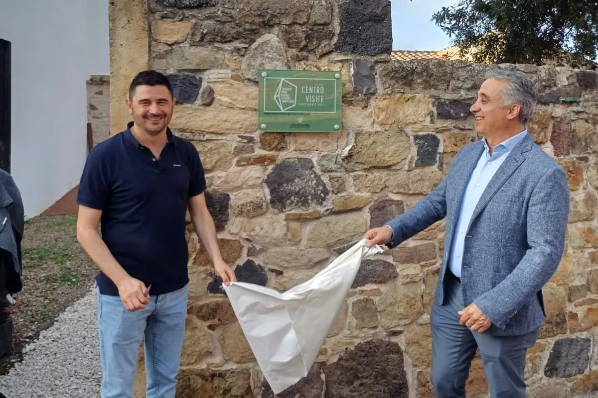 Un momento dell'inaugurazione dell'Info Point del Consorzio Monte Arci (foto concessa)