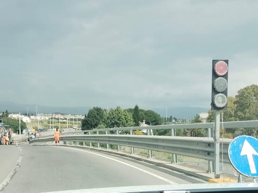 Asfalto da rifare, disagi sul ponte