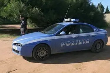 Un'auto della polizia