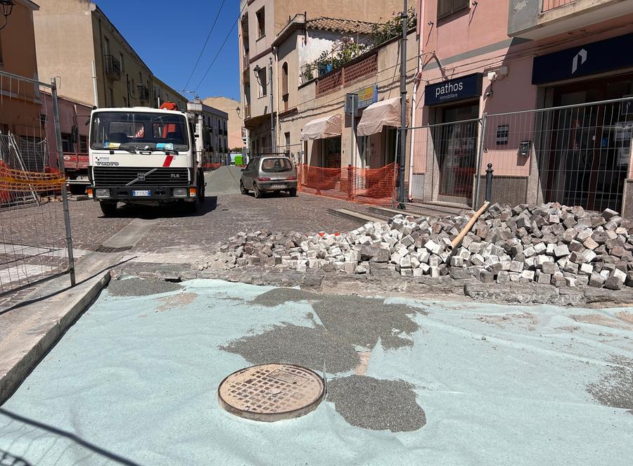 Cantieri infiniti, l’ira dei commercianti
